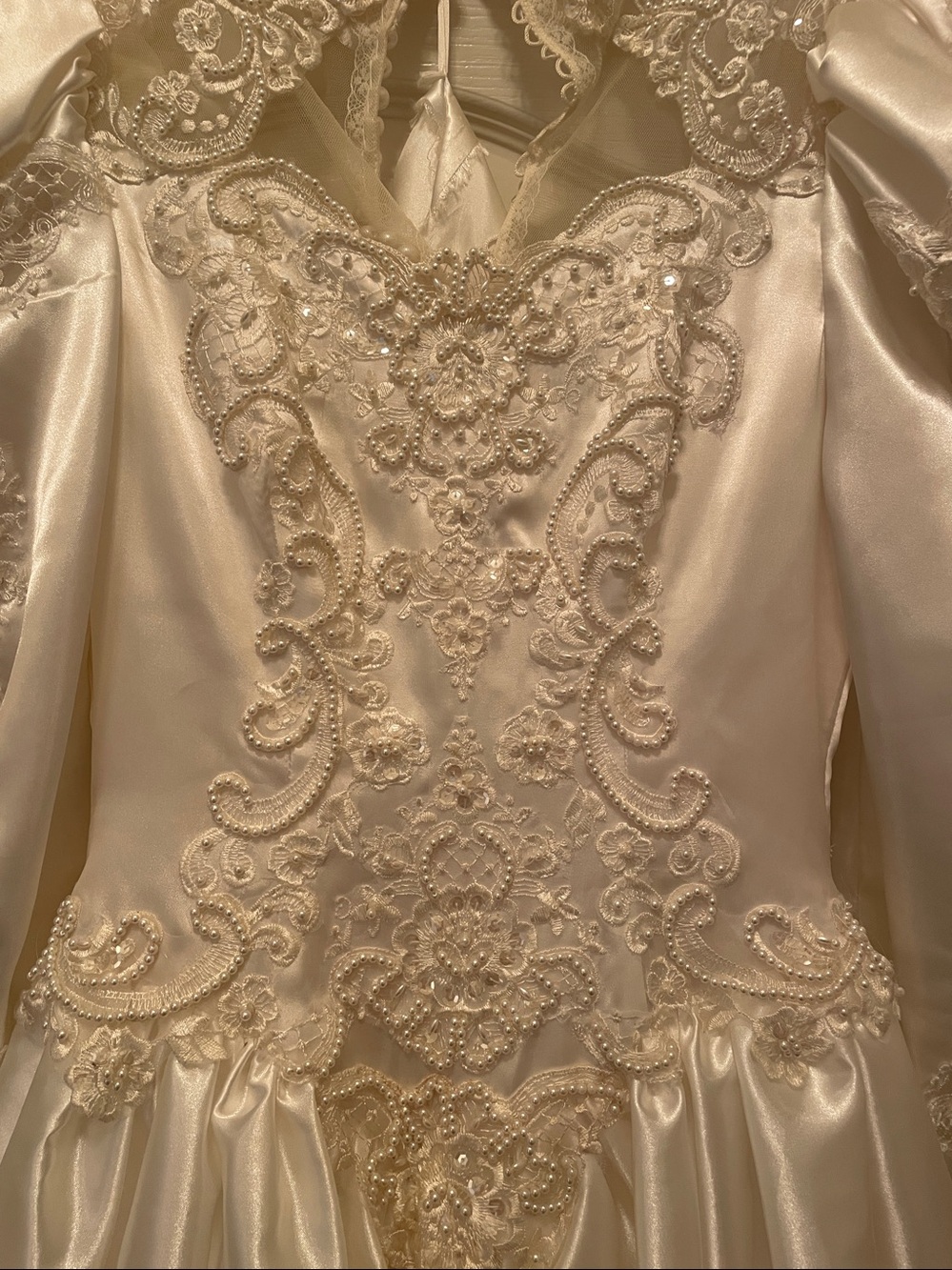 Wedding Dress  Ivory Satin Lace - Puff Sleeves - Picture 4 of 16